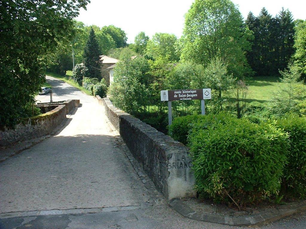 Domaine de la Dame de Laurière Bed and Breakfast Solignac Esterno foto
